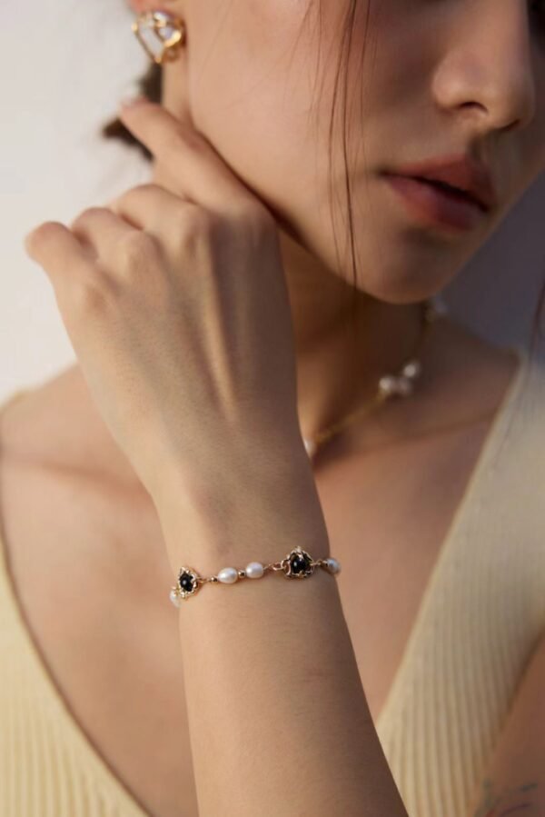 Natural Pearl and Black Onyx Bracelet